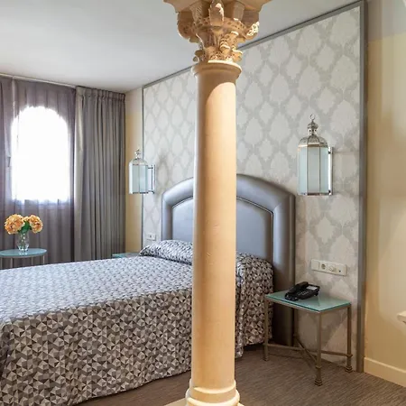 Maciá Alfaros Hotel 4*