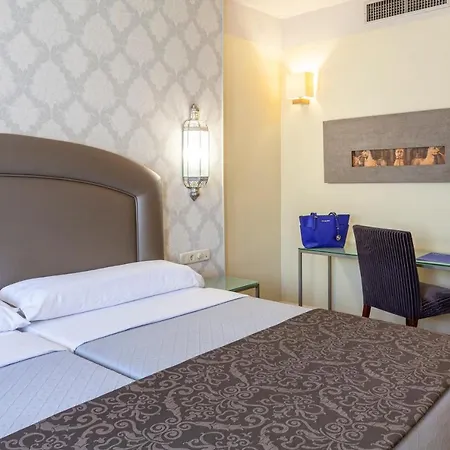 Maciá Alfaros Hotel 4*
