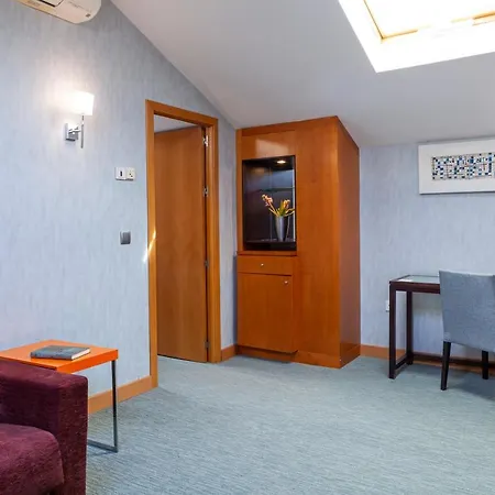 Maciá Alfaros Hotel